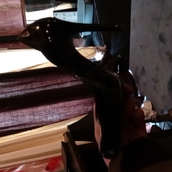Shiny black guess high heels - Picture 2 of 3